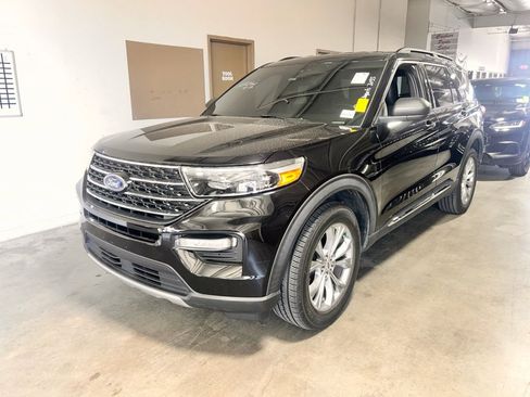 Used 2020 Ford Explorer XLT w/ Equipment Group 202A image 2