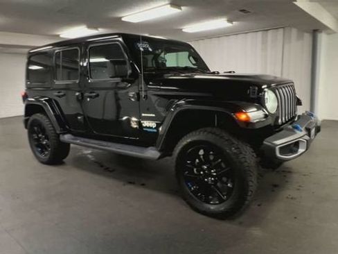 Used 2022 Jeep Wrangler Unlimited Sahara image 2