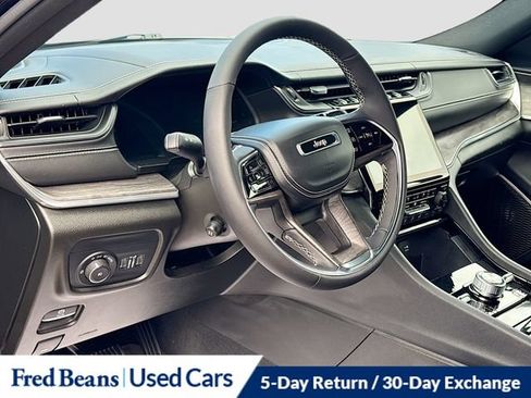 Used 2024 Jeep Grand Cherokee Overland AWD/4WD image 11