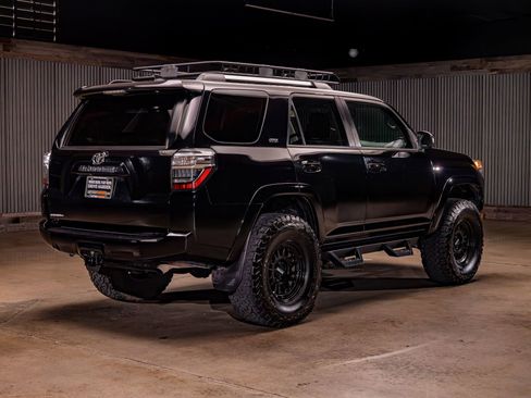 Used 2021 Toyota 4Runner SR5 AWD/4WD image 9