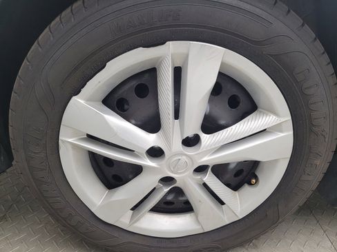 Used 2021 Nissan Kicks S FWD image 31