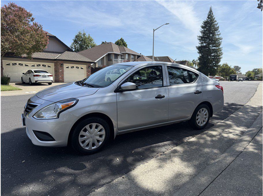 Used 2019 Nissan Versa S Plus FWD image 2