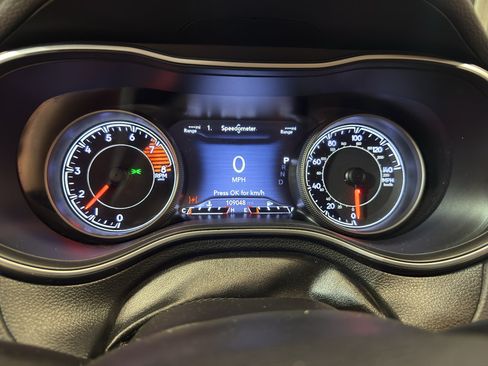 Used 2019 Jeep Cherokee Limited AWD/4WD image 18
