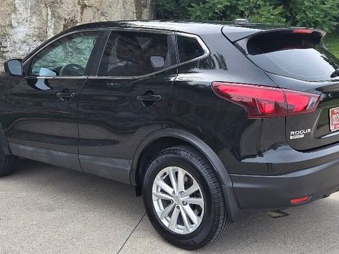 Used 2017 Nissan Rogue Sport S w/ S Appearance Package FWD image 5