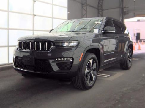 Used 2024 Jeep Grand Cherokee Limited 4xe AWD/4WD image 4