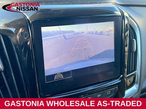Used 2021 Chevrolet Traverse LT image 12