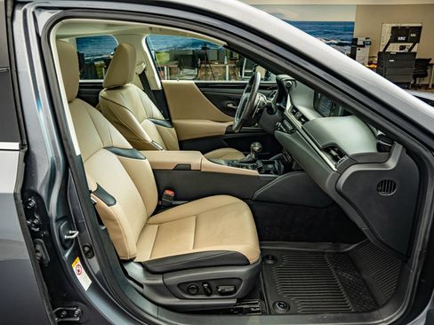 Used 2019 Lexus ES 350 w/ Premium Package FWD image 37