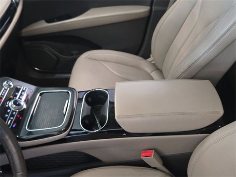 Used 2022 Lincoln Nautilus FWD w/ Premium Package image 21