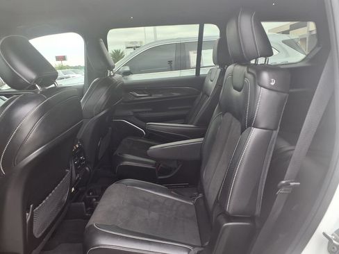 Used 2022 Jeep Grand Cherokee L Laredo AWD/4WD image 17