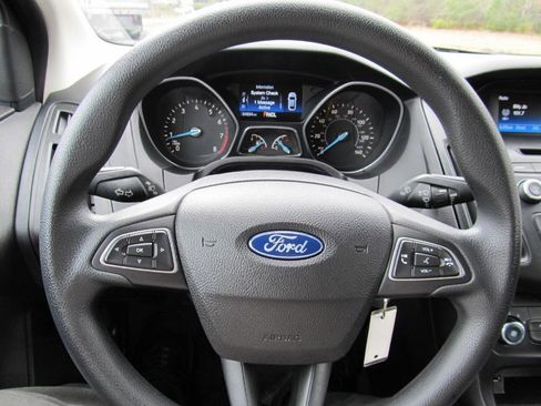Used 2015 Ford Focus S image 46