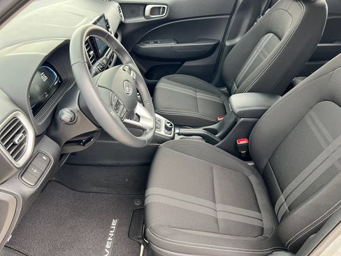 Used 2026 Hyundai Venue SEL FWD image 17