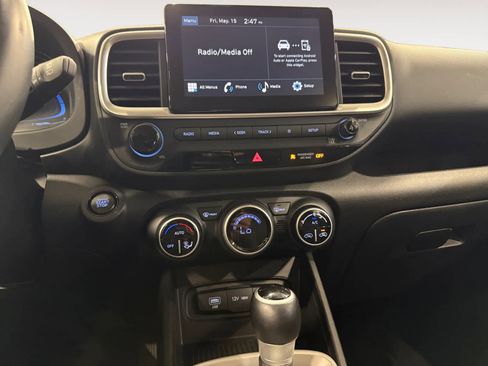 Used 2025 Hyundai Venue SEL FWD image 12