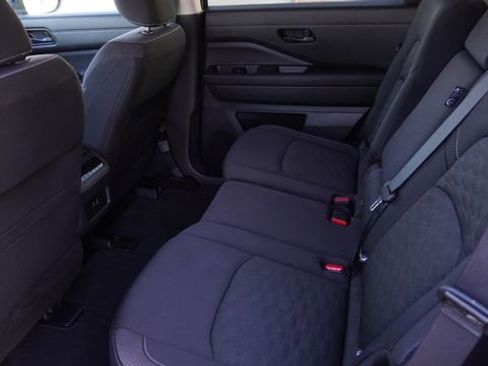 Used 2024 Nissan Pathfinder SV image 14