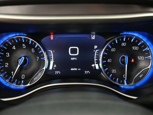Used 2025 Chrysler Pacifica Select FWD image 19