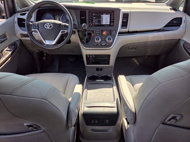 Used 2020 Toyota Sienna XLE Premium FWD image 14