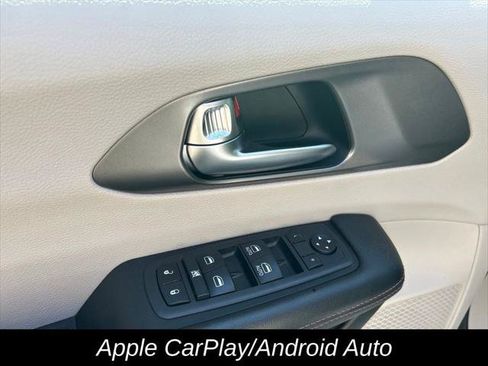 Certified 2020 Chrysler Pacifica Touring FWD image 14