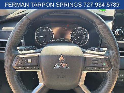 Used 2023 Mitsubishi Outlander SE image 27