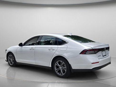 Certified 2023 Honda Accord EX image 8