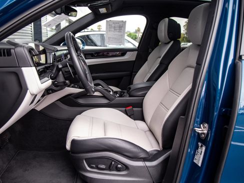 Certified 2026 Porsche Cayenne Coupe AWD/4WD image 5