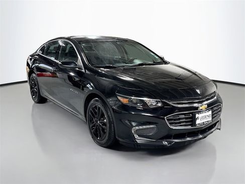Used 2017 Chevrolet Malibu LT image 3