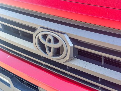Used 2024 Toyota Tacoma SR5 AWD/4WD image 9