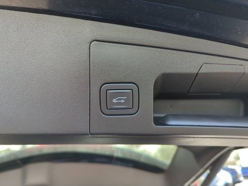 Used 2025 Cadillac XT5 Premium Luxury FWD image 30