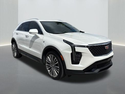 Used 2024 Cadillac XT4 Premium Luxury FWD image 3