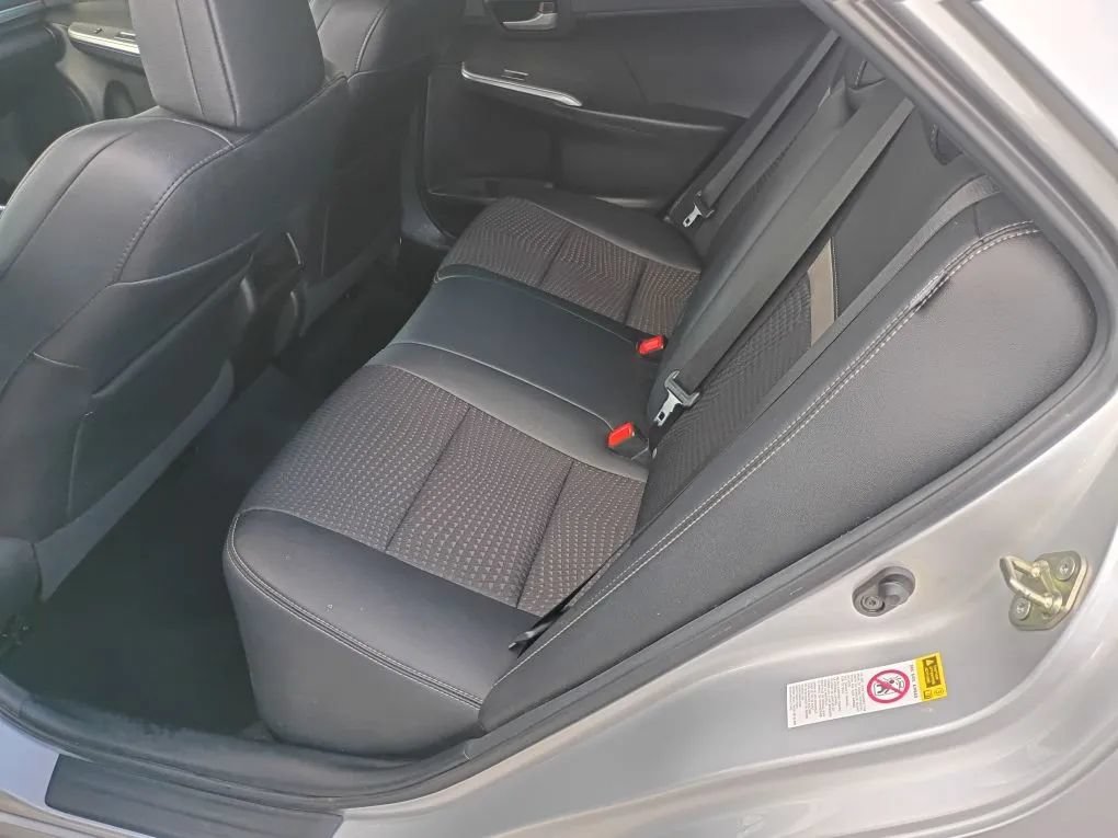 Used 2014 Toyota Camry SE FWD image 16
