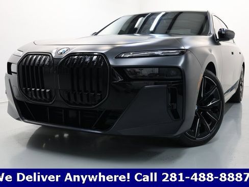 Used 2025 BMW 760i xDrive w/ Executive Package image 2