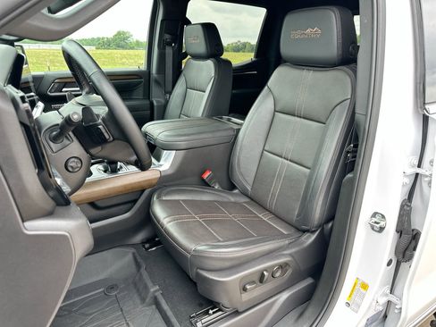 Used 2025 Chevrolet Silverado 1500 High Country AWD/4WD image 11