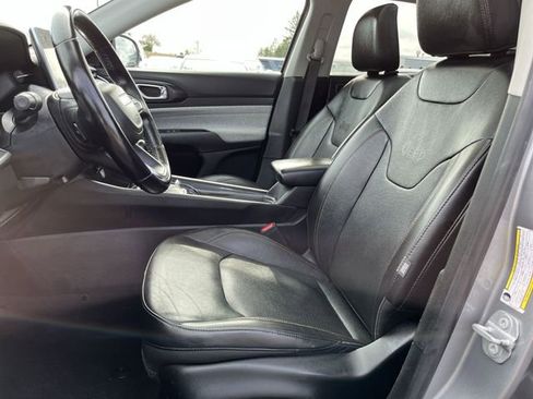 Used 2022 Jeep Compass Latitude w/ Sun and Sound Group AWD/4WD image 14