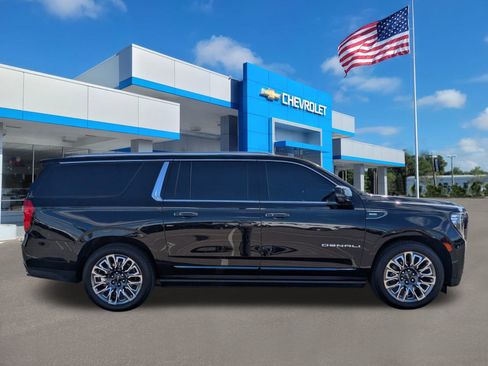 Used 2023 GMC Yukon XL Denali Ultimate image 2