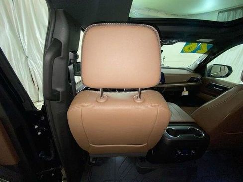 Used 2026 Chevrolet Tahoe High Country AWD/4WD image 40
