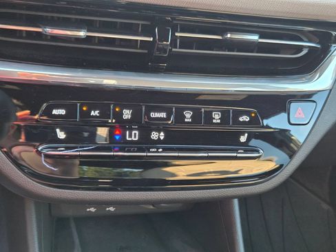 Used 2026 Buick Envista Avenir FWD image 42