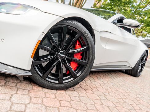 Used 2020 Aston Martin V8 Vantage Coupe RWD image 35