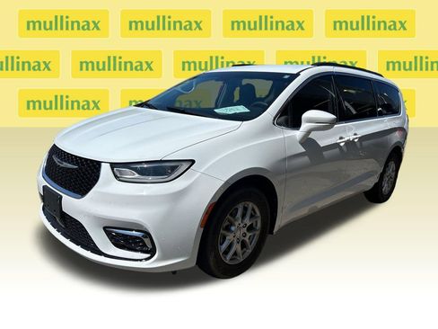 Used 2022 Chrysler Pacifica Touring-L FWD image 6