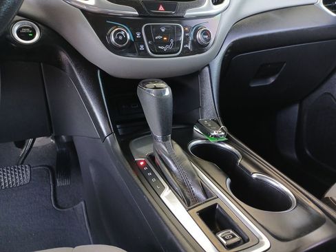 Used 2019 Chevrolet Equinox LS w/ LS Convenience Package FWD image 16