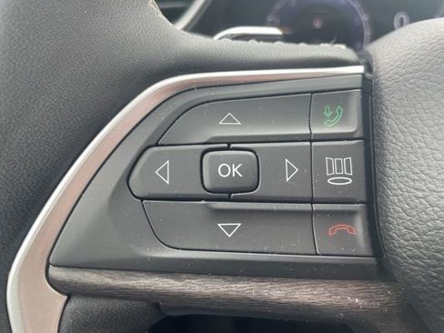 Used 2024 Jeep Grand Cherokee L Limited image 20