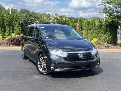 Certified 2024 Honda Odyssey EX-L image 2