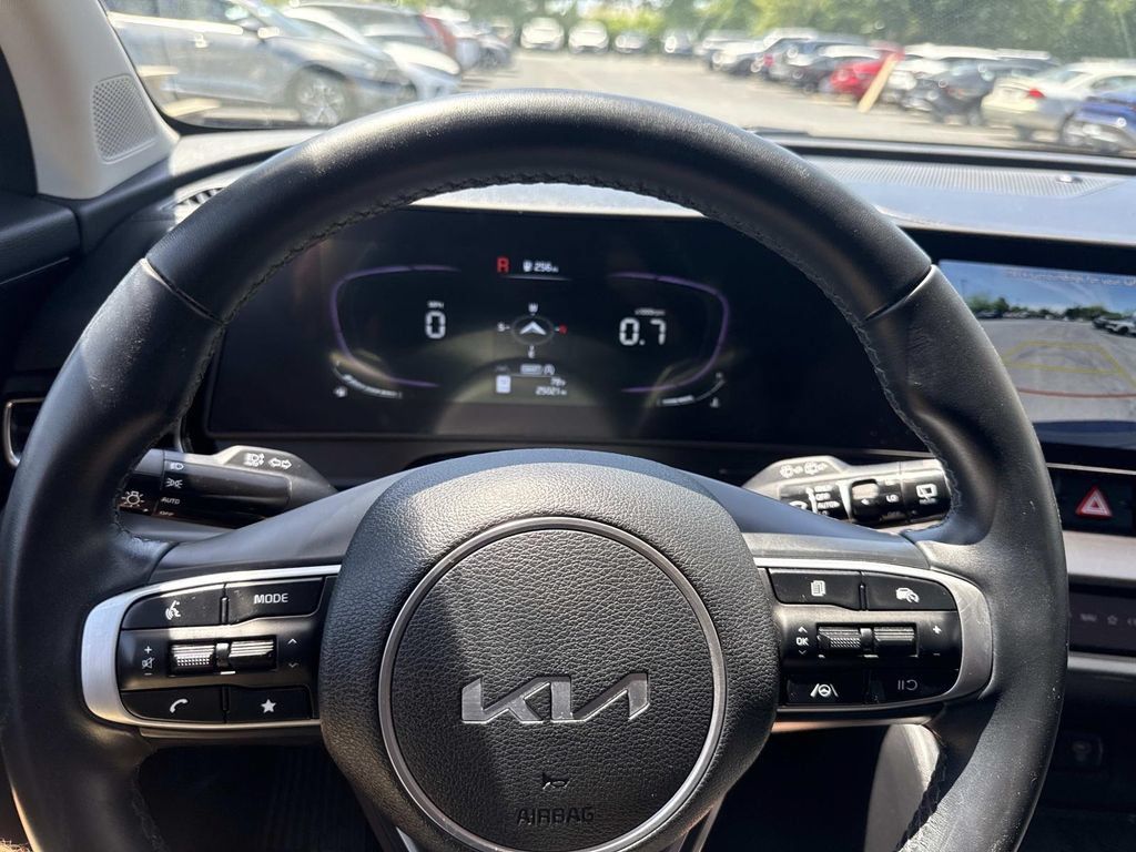 Used 2024 Kia Sportage EX AWD/4WD image 28
