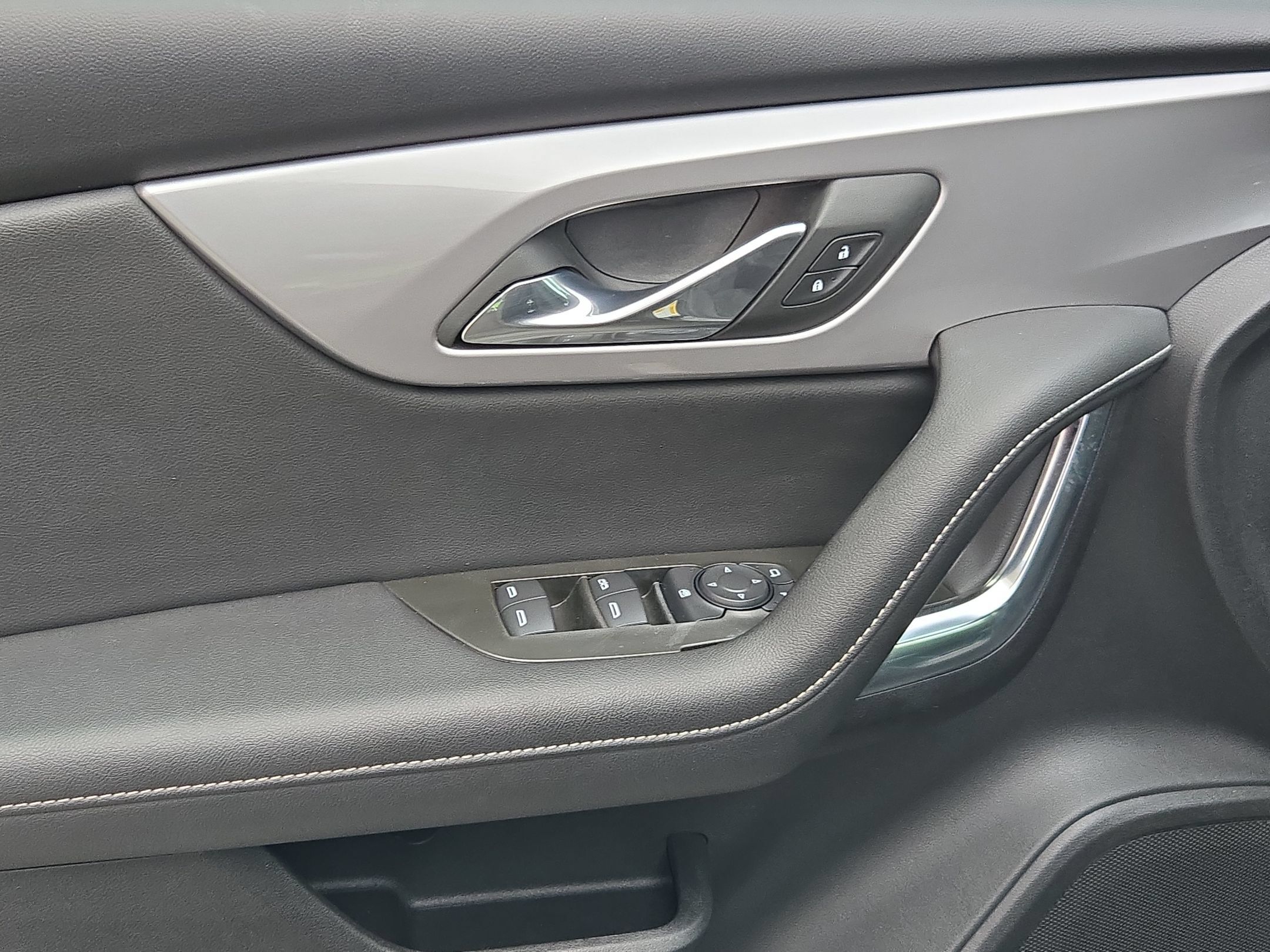 Used 2025 Chevrolet Blazer LT FWD image 21