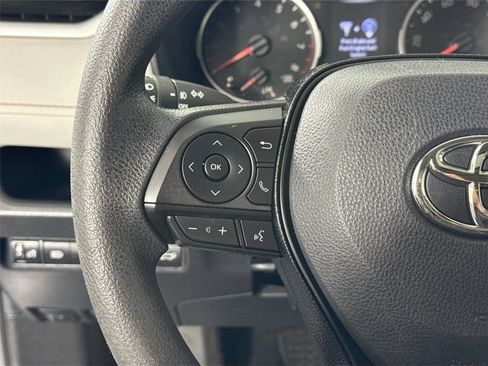 Used 2020 Toyota RAV4 XLE w/ Convenience Package image 16