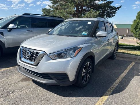 Used 2019 Nissan Kicks SV FWD image 2