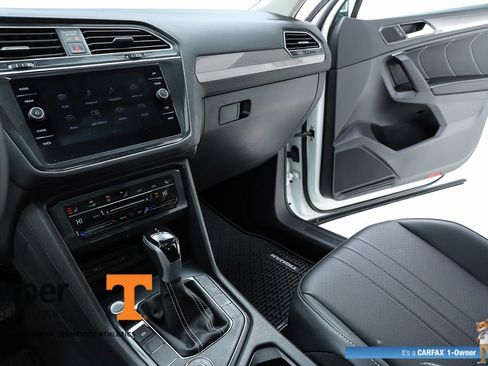 Used 2024 Volkswagen Tiguan SE w/ Panoramic Sunroof Package image 61