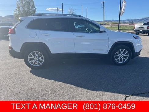 Used 2017 Jeep Cherokee Latitude w/ Cold Weather Group AWD/4WD image 2