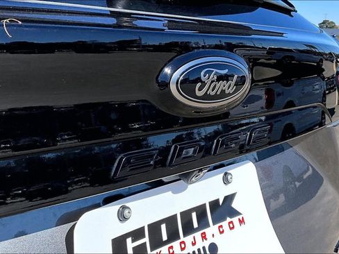 Used 2022 Ford Edge SE w/ Black Appearance Package image 8