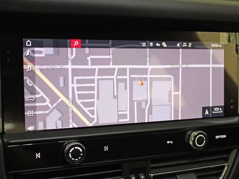 Certified 2025 Porsche Macan image 26