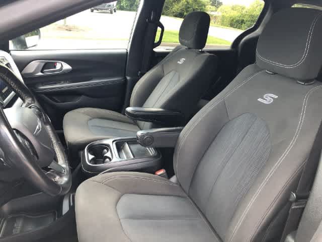 Certified 2020 Chrysler Pacifica Touring w/ S Appearance Package FWD image 10