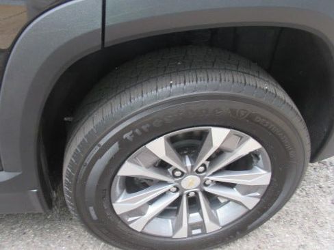 Used 2026 Chevrolet Equinox LT FWD image 6