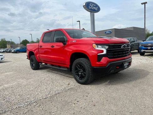 Used 2024 Chevrolet Silverado 1500 LT Trail Boss w/ Convenience Package II AWD/4WD image 1